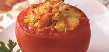 A receita de tomate recheado é uma opção rica em antioxidantes