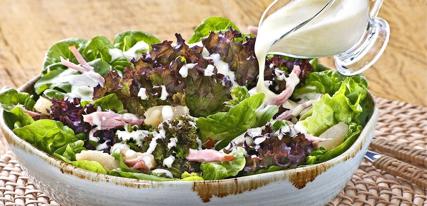 Salada de folhas com lombo defumado