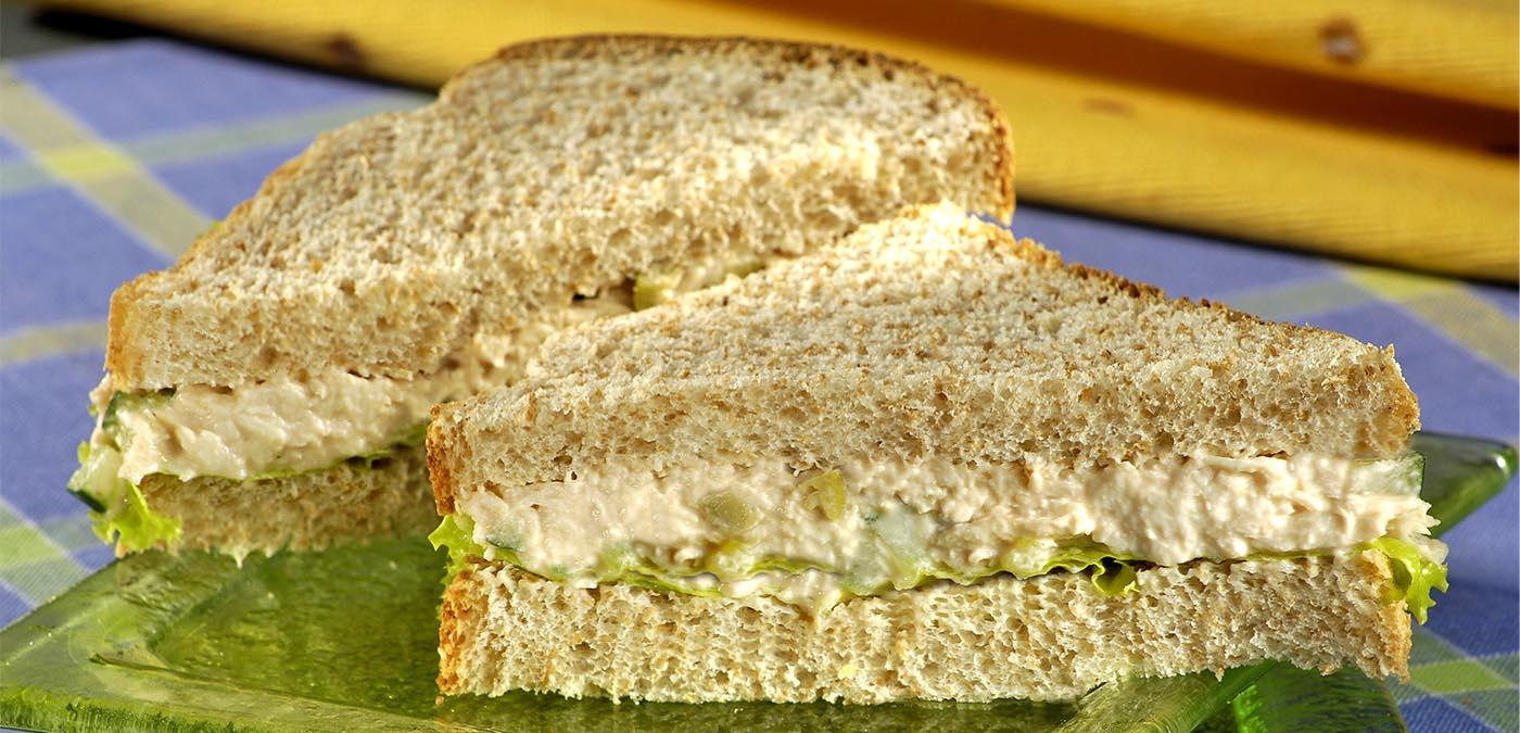Sanduíche saudável com pão de forma